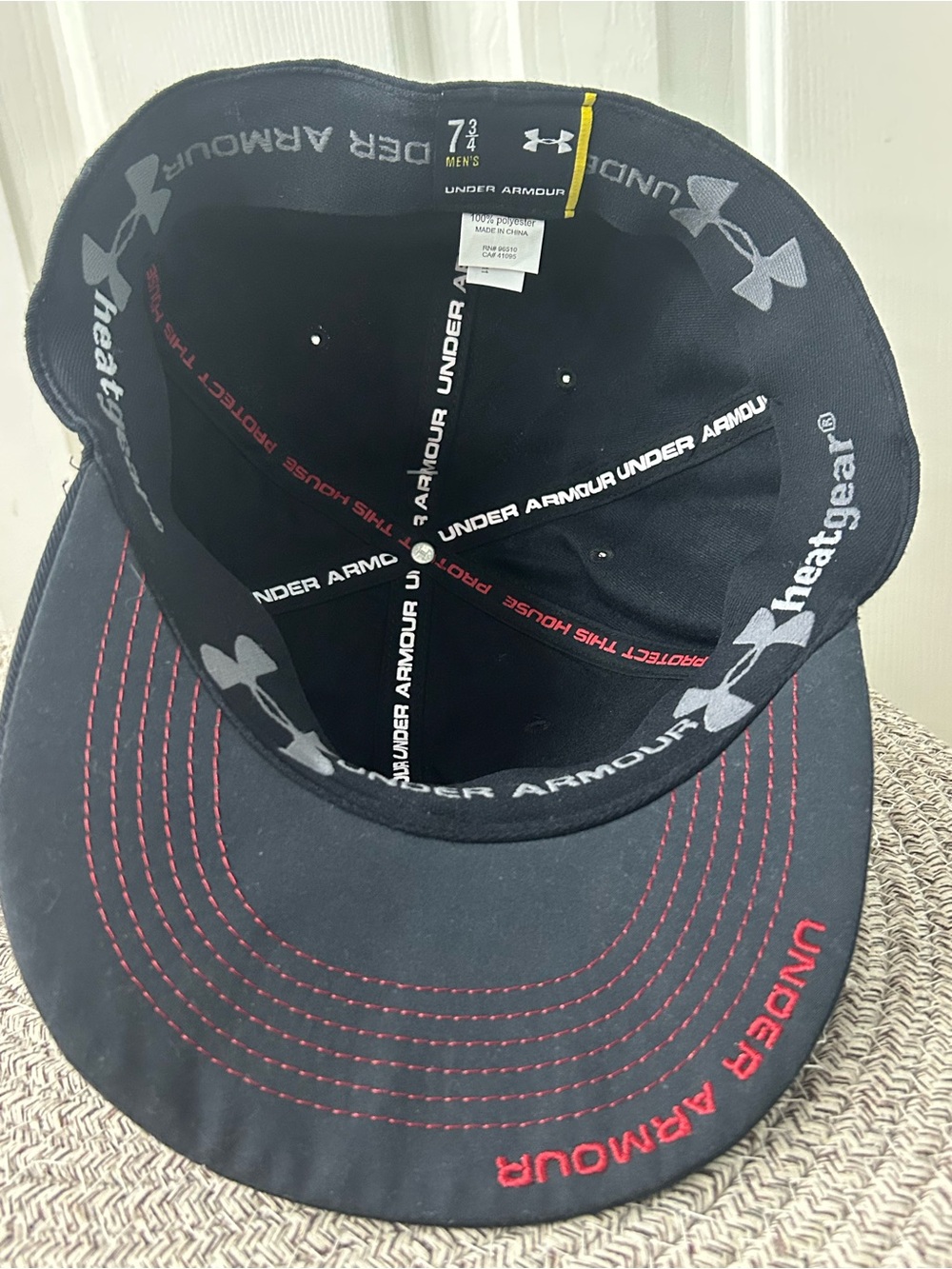Under Armour Hat Cap Fitted Size 7 3/4 Black Big Red Stitched Logo NWT - Picture 7 of 8